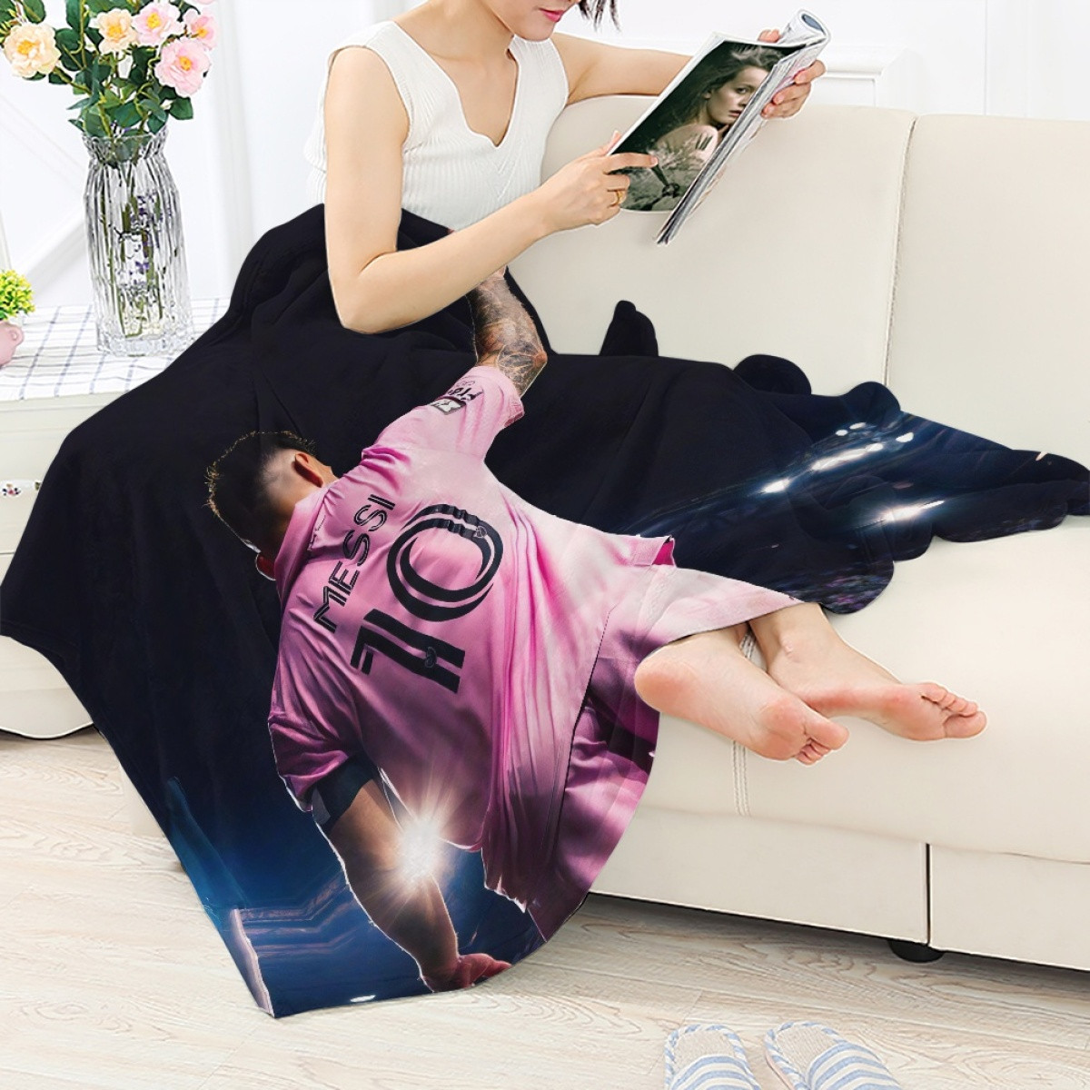 Inter Miami CF Lionel Messi Blanket Throw - Lionel Messi Back Waving