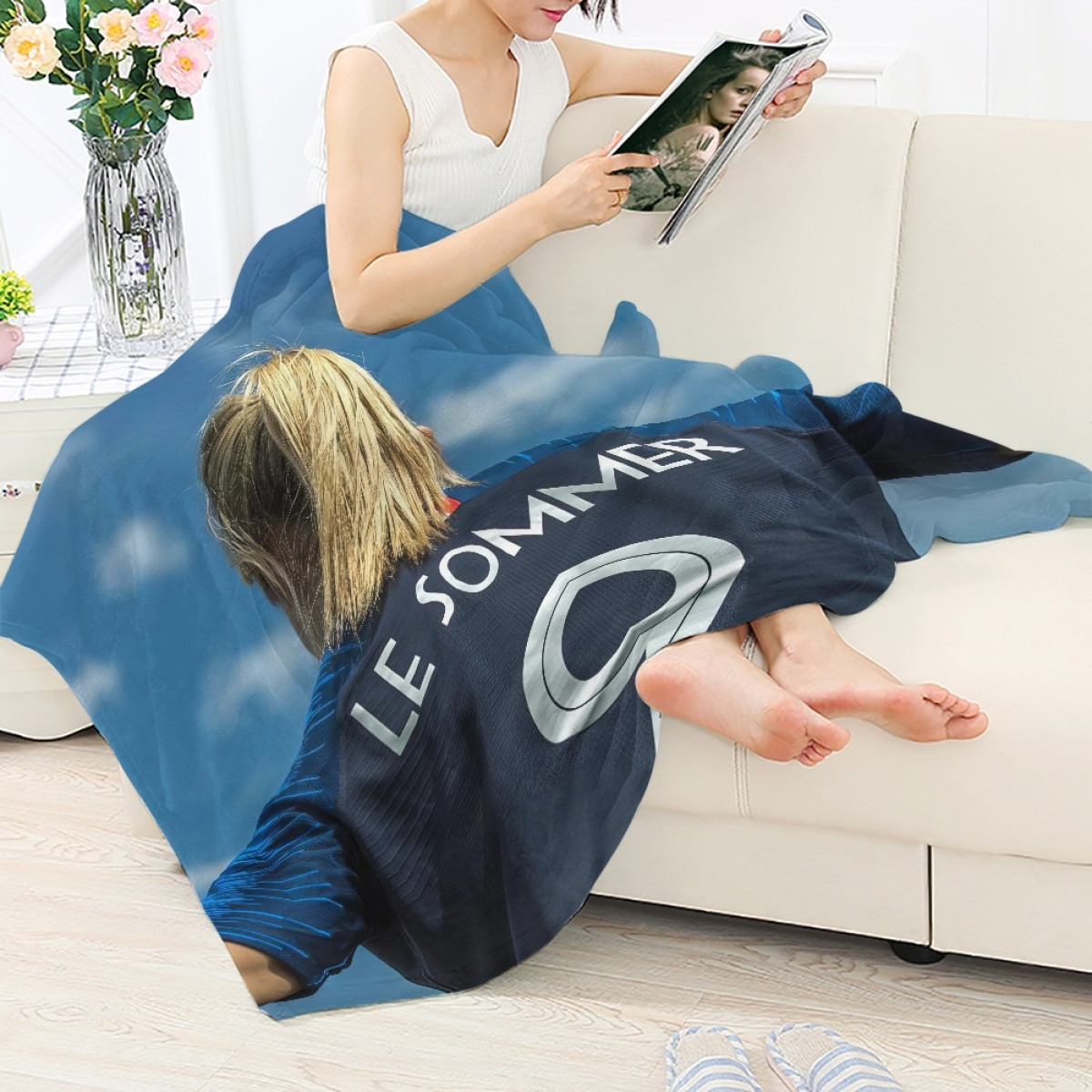 Eugenie Le Sommer Blanket Throw - Eugenie Le Sommer 9 France Women's National Football Standing Back Poster
