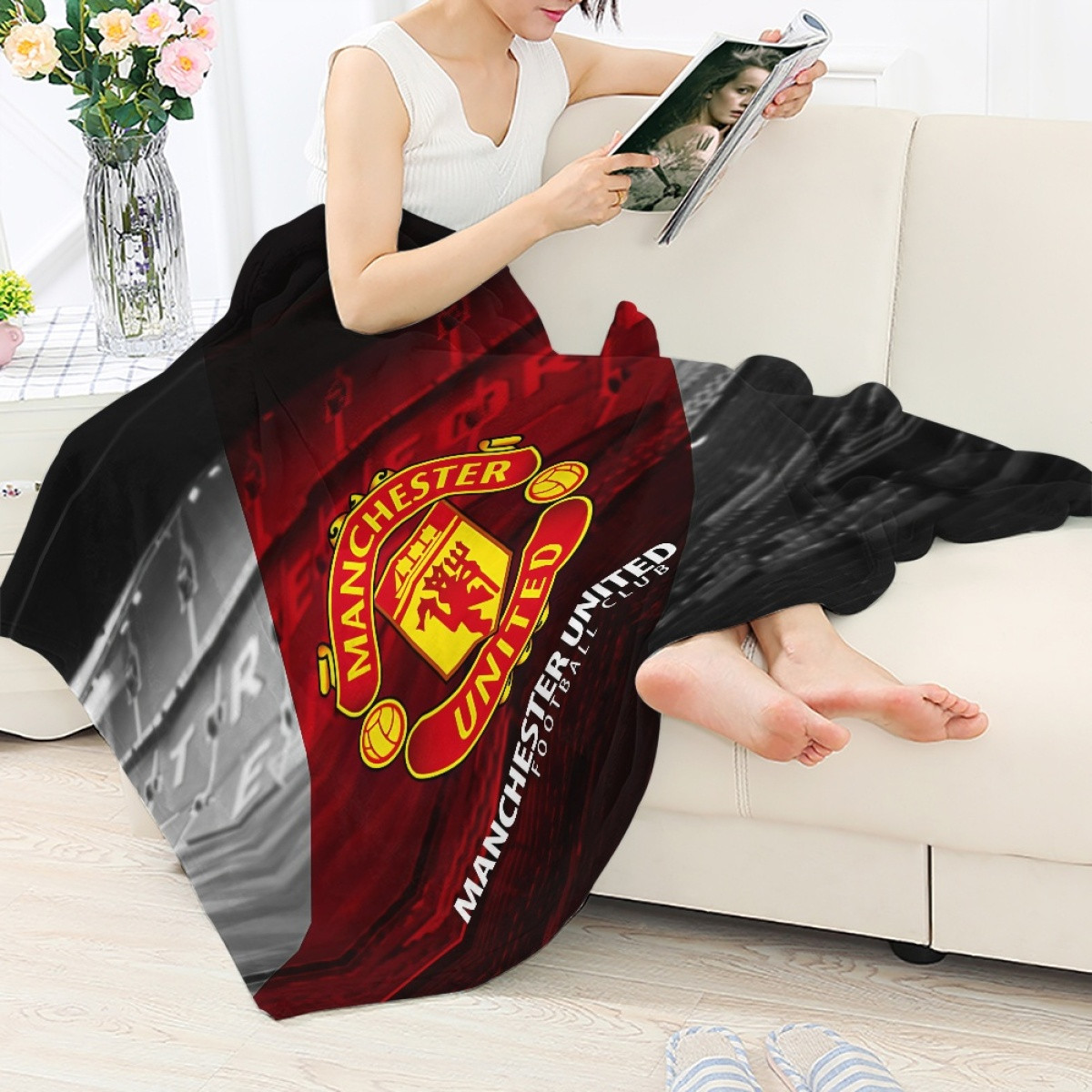 Manchester United F.C. Blanket Throw - Manchester United F.C. Logo Stripe Background
