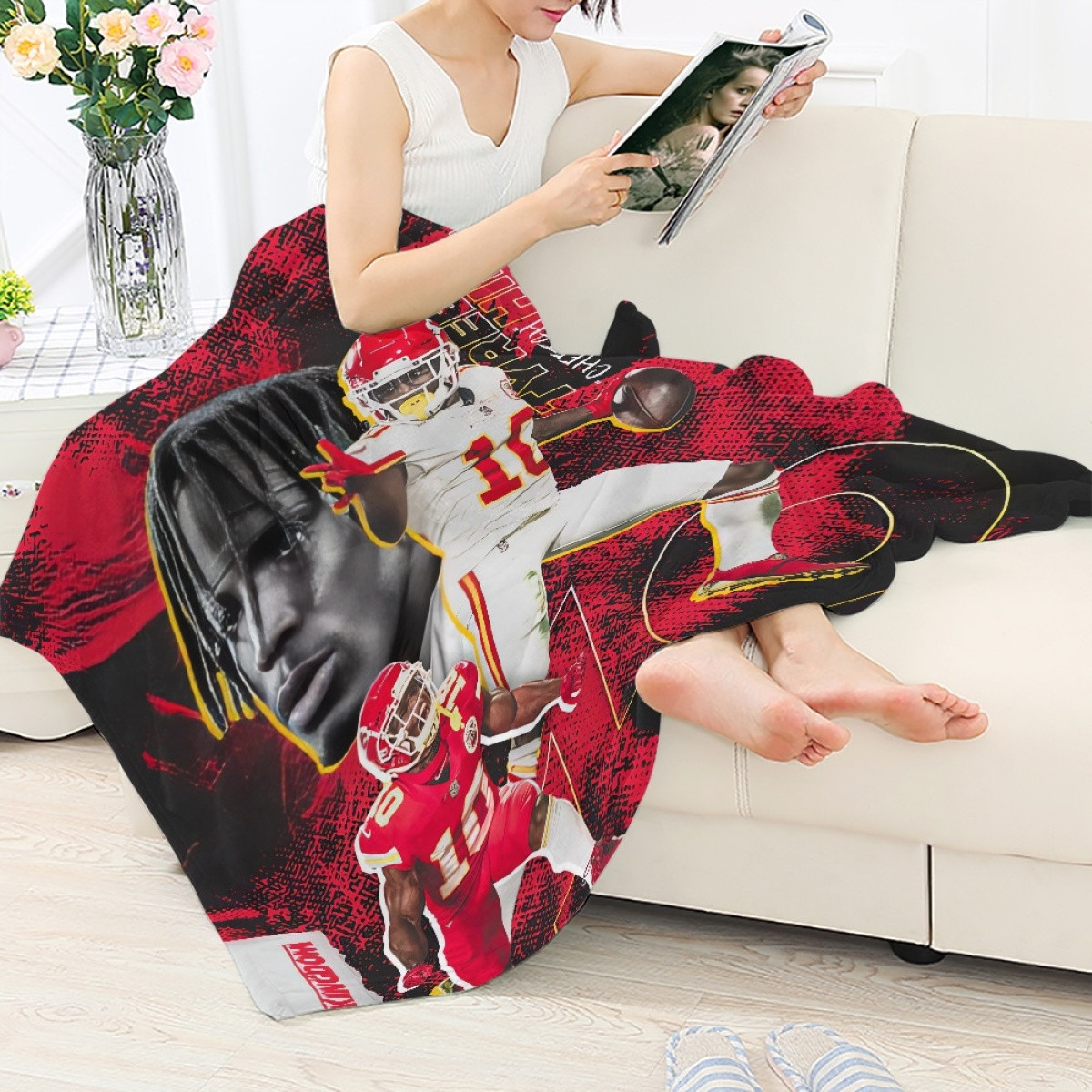 NFL Tyreek Hill Blanket Throw - Tyreek Hill 10 Kansas City Chiefs Side Portrait Grayscale Black Red Background